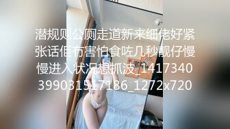 白毛女友穿白丝，爱在镜头前比耶