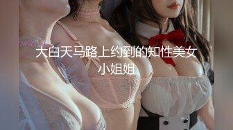 露脸黑丝小妹妹床上小心翼翼的自慰 搞笑的是宠物狗旁边观战