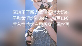 写字楼TP碎花上衣 包臀百褶裙 长发漂亮妹子来嘘嘘