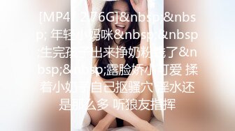 [MP4/ 326M] 熟女妈妈 精神小伙和妈妈边操边缠绵互吻 趴在妈妈丰腴的身上大力抽插 只听啪啪作响