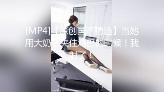 白领写字楼女厕偷拍不少气质美女尿尿意外拍到变态哥对着女同事刚坐完的座厕意淫打飞机