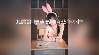 小蜜桃AMY气质短发眼镜妹子3P激情啪啪，两男躺着轮着骑坐边操边口交，性感屁股上下套弄