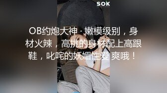 两个骚逼的呻吟，全程露脸丝袜情趣，听狼友指挥互动撩骚，揉奶玩逼修剪逼毛，道具抽插浪叫不断，精彩别错过