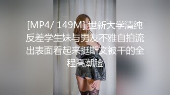 漂亮美女风景区游玩时寂寞难耐 拉著男友到公共卫生间疯狂操B自拍