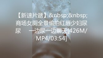 [MP4/ 1.59G]&nbsp;&nbsp;人妻榨汁机跟两个年轻小哥激情3P给狼友看，淫乱的房间被两个小哥各种玩弄