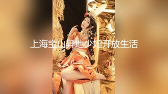 酒吧女厕蓝长裙白丝袜绝色小妞,毫无赘肉的紧窄逼洞看着就想插入